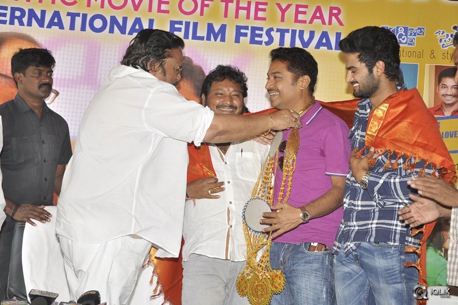 Dasari-Appreciates-Krishnamma-Kalipindi-Iddarini-Team